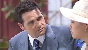 Una Vita, anticipazioni spagnole: Anabel nella rete di Aurelio