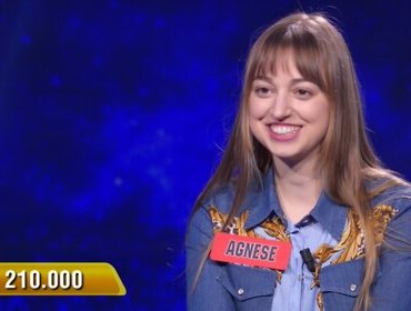 L'eredità, la neo campionessa Agnese si smarrisce per il quartiere