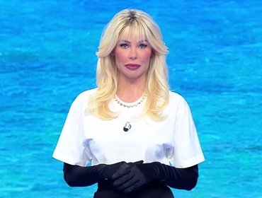 Ilary Blasi parte col botto: Totti, frecciate e nuovo look all'Isola 2023