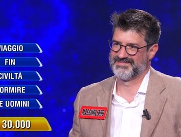 L'Eredità, il nuovo campione Massimiliano cade dalla culla: 'Zitti e buoni'
