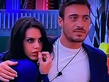 GF Vip, Antonella provoca Antonino nella notte: la scena è surreale
