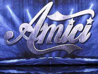 Amici in onda la domenica: ecco perché