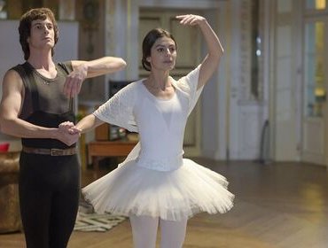 Carla: trama, cast e trailer del film in onda domenica 5 dicembre 2021