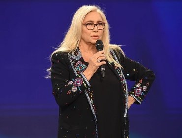 Mara Venier bufera, autore Domenica In: «Censura? Attacchi vergognosi»