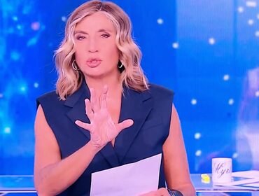 Myrta Merlino annulla vacanze e resta a Pomeriggio 5 in crisi: situazione rovente
