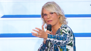 Maria De Filippi caccia corteggiatore: è caos a Uomini e Donne