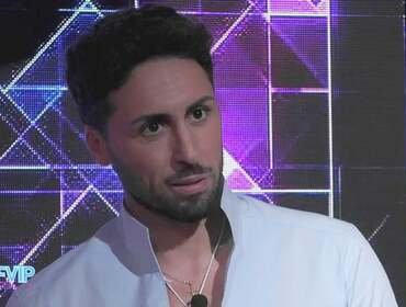 Antonella Fiordelisi, l'ex umilia suo padre: «Faccia un favore a tutta Italia»