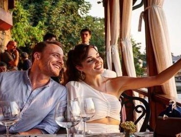 Love is in the air, Hande Erçel e Kerem Bürsin: l'ultima foto insieme fa impazzire i fan