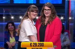 Ascolti TV 24 aprile, Amadeus gongola: Soliti Ignoti gioca con le sorelle di Vicenza