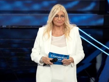 Scaletta Domenica In speciale Sanremo 2025: orari, cantanti e assenti