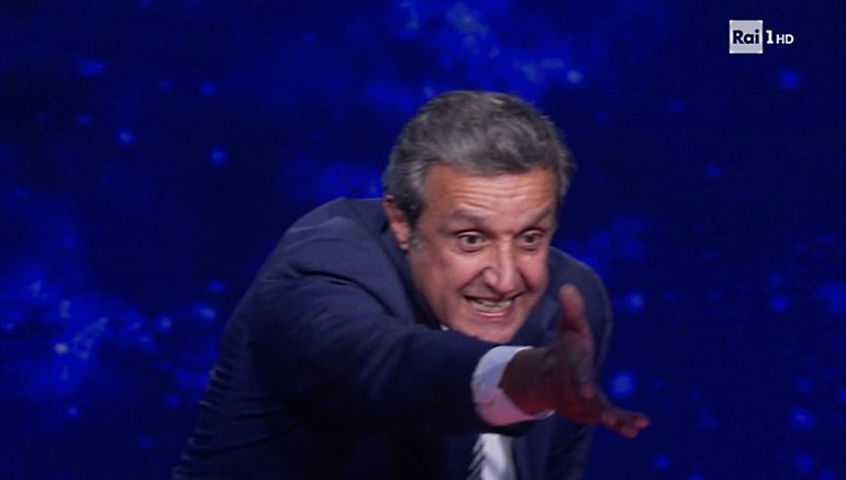 L'Eredità, Federica con la testa tra le nuvole e Flavio Insinna la richiama