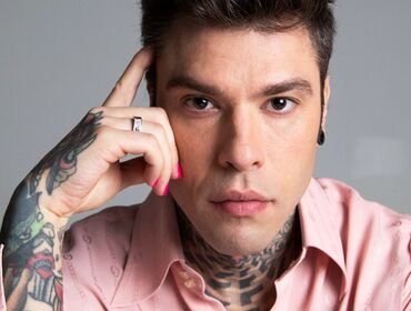 Fedez fidanzato con Vittoria: ecco chi è il contrario di Chiara Ferragni