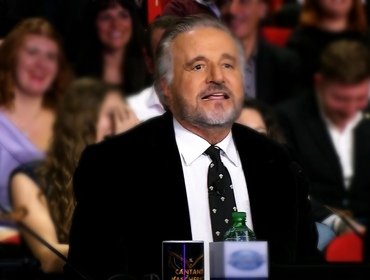 Cantante Mascherato, Christian De Sica: «Non vedo l'ora di scappare...»