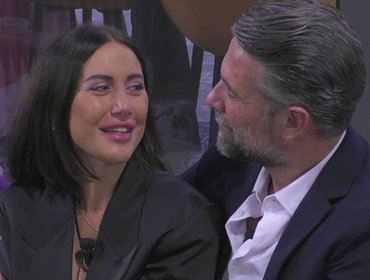 Grande Fratello, Calvani tenta il bacio con Jessica: circo 'rovinafamiglie'