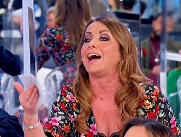 Uomini e Donne, anticipazioni 4 e 5 maggio: Carla furiosa, Nicole piange