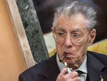 Morto Umberto Bossi ma è fake news: le parole del figlio Renzo