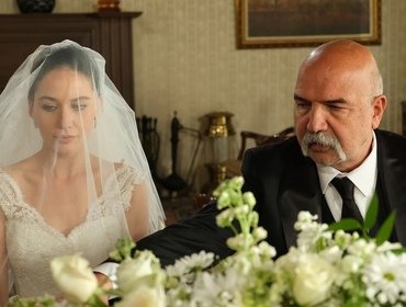 Terra Amara non va in onda a Pasqua. Canale 5 cambia di nuovo tutto