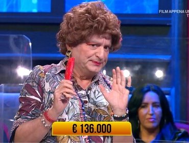 Soliti Ignoti - Il ritorno, la Signora Coriandoli all'ignoto di Battipaglia: 'è della Bassa Italia'