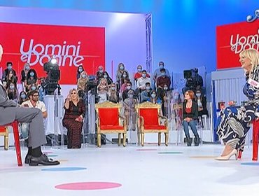 Uomini e Donne, colpo di fulmine per Gemma Galgani che si prepara a lasciare l'Italia