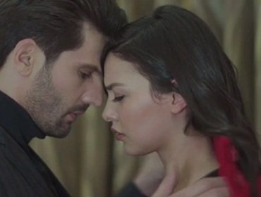 Endless Love, anticipazioni dal 22 al 27 aprile: Emir e Zeynep si baciano