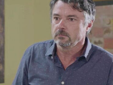 Un posto al sole, spoiler: problemi per Michele a lavoro