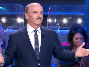 Ascolti TV 2 novembre, Carlo Buccirosso sfonda il muro dei 5 milioni ai Soliti Ignoti