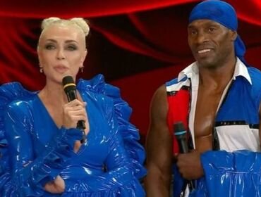 Ballando con le Stelle stasera: Paola Barale infortunata, ospite dà forfait