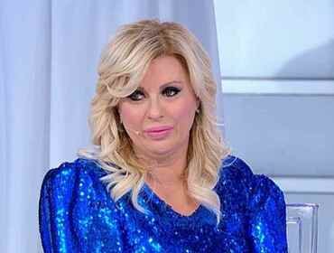 Tina Cipollari si sposa? «Tornata con l'ex». Gossip e retroscena