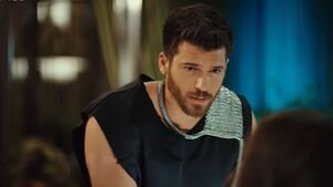 Mr Wrong, trama 28 giugno: Ezgi ha tradito Ozgur? 