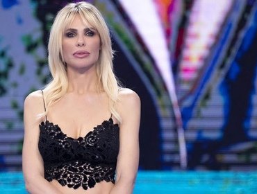 Isola, naufrago sorprende due a fare l'amore: «Che schifo prendo un bastone»