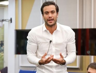 Pierpaolo Pretelli in bagno con influencer: smentita e poi conferma