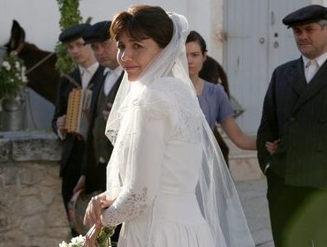 La sposa, anticipazioni 1^ puntata 16 gennaio 2022: Maria si sacrifica per la famiglia
