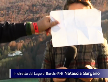 TG1 che gaffe! Inviata coperta e ignorata in diretta. Il VIDEO