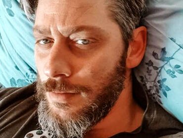 Edoardo Tavassi in ospedale, deve operarsi: ecco cosa è successo