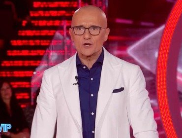 GF Vip 7, provvedimenti per i concorrenti: Signorini fa un annuncio inatteso