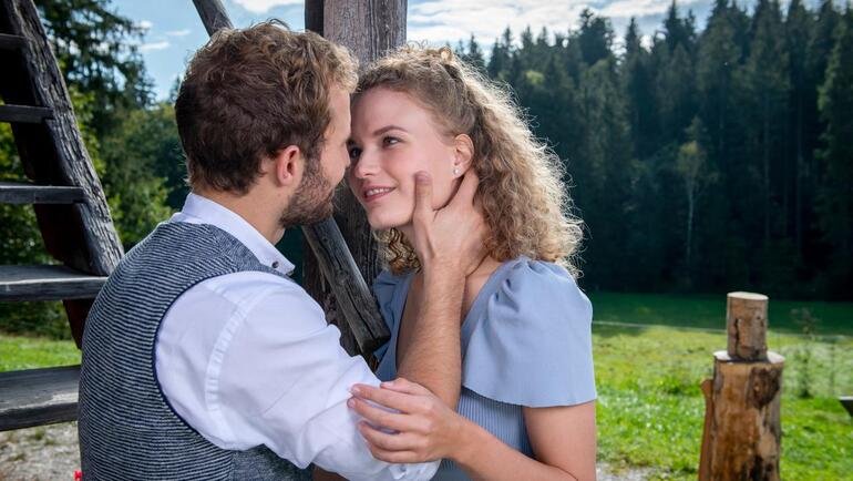 Ascolti TV 18 luglio: Delitti in paradiso supera tutti, Tempesta d'amore tiene duro