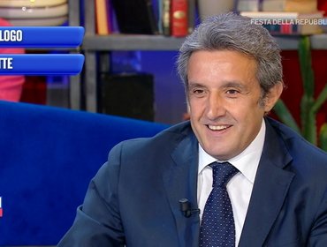 Flavio Insinna a Oggi è un altro giorno viene sottoposto alla Ghigliottina da Cannoletta