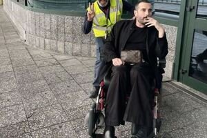Pechino Express, Costantino Della Gherardesca parte in sedia a rotelle