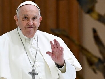 Morte Papa Francesco, come cambiano oggi i programmi TV: palinsesti di lunedì 21 aprile 2025