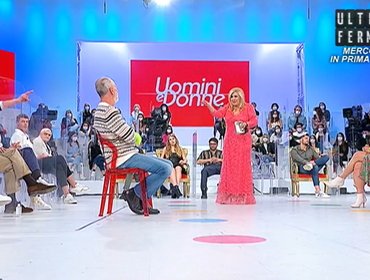 Uomini e Donne, Tina Cipollari attacca Franco: 'Sei un pagliaccio'