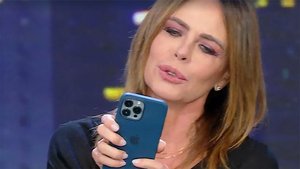 Paola Perego spiazzata dal marito in diretta: «Ti lascio», ma è una gag
