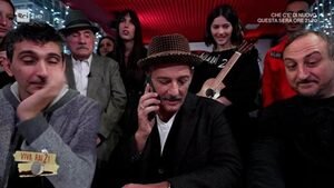 Viva Rai 2! Fiorello «minaccia» di andare via in diretta, interviene l’AD