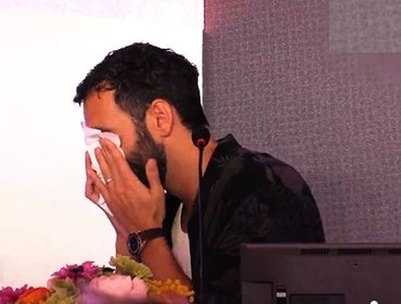 Mengoni si sfoga contro cantanti di Sanremo, poi scoppia a piangere (VIDEO)
